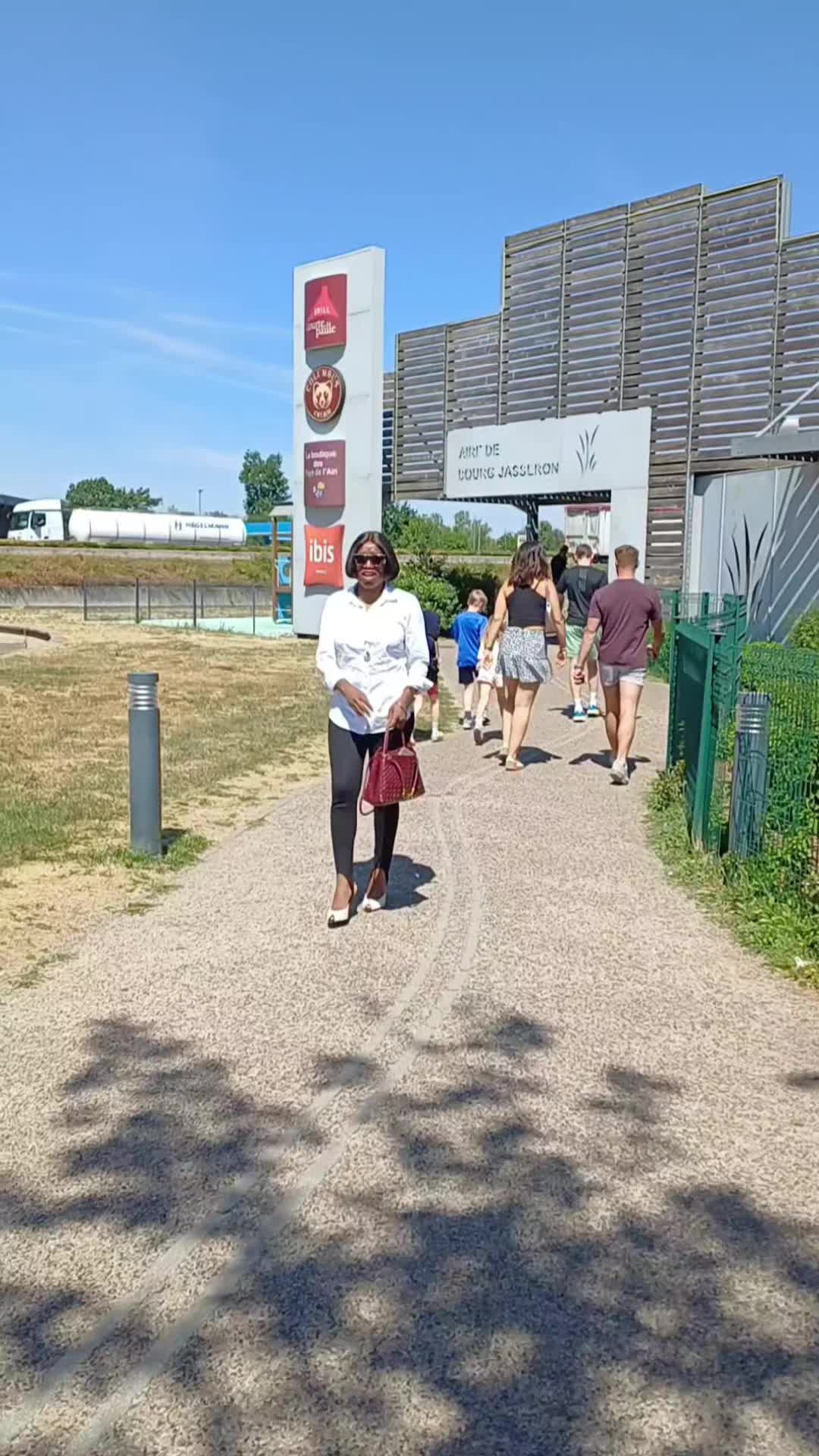 @lealaris