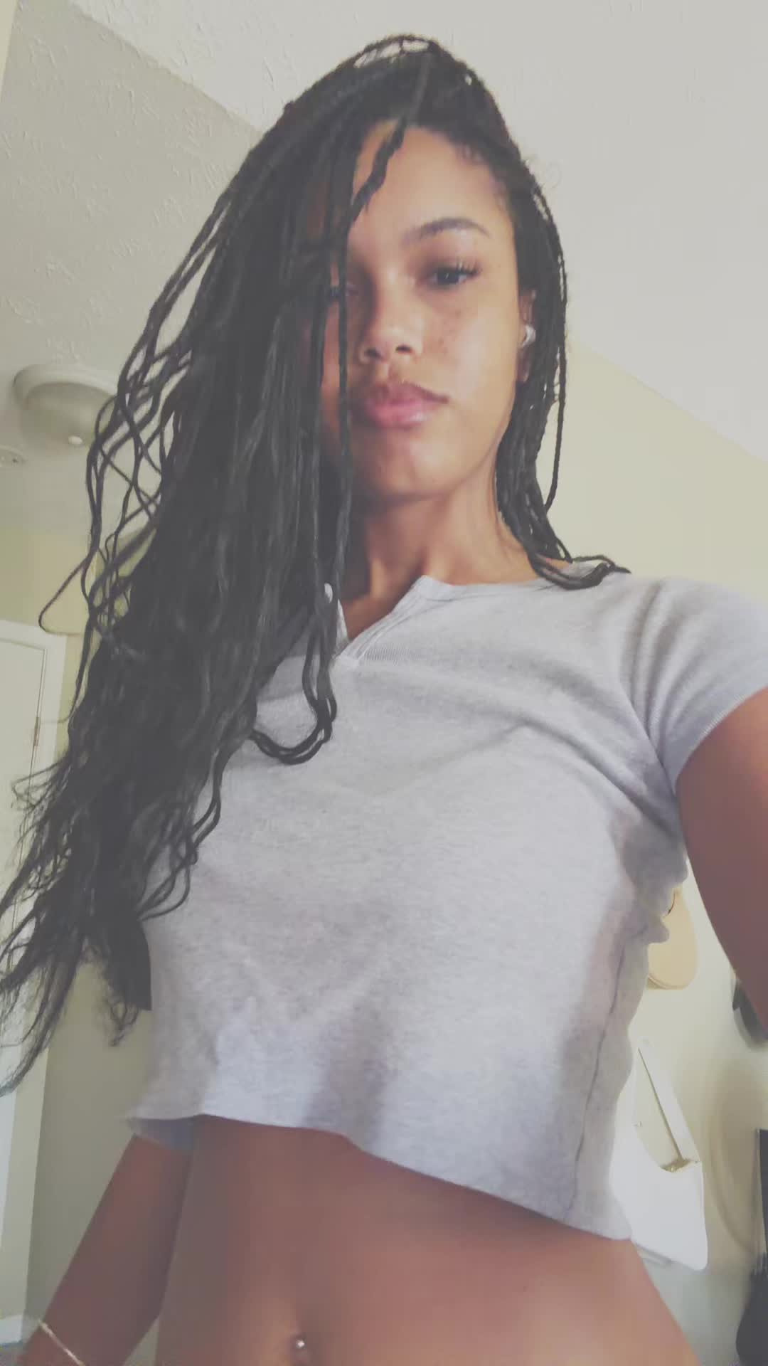 @🧔🏾&zwj;♀️