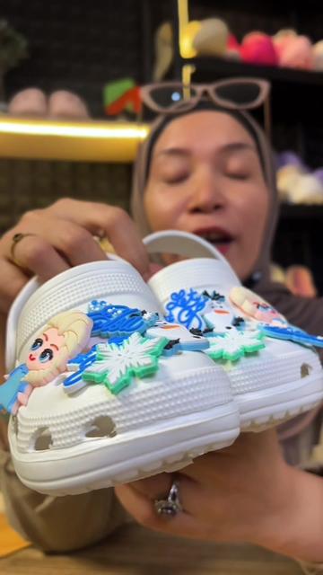 @LELI si paling TAS dan SANDAL