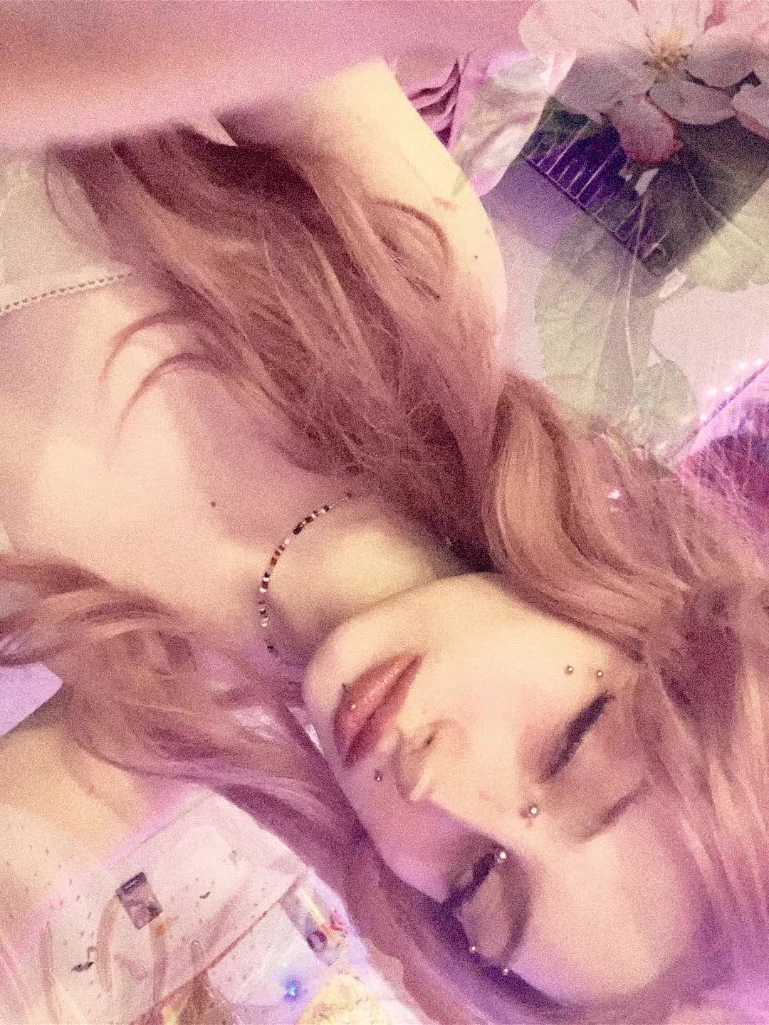 @delilah 🐝💛