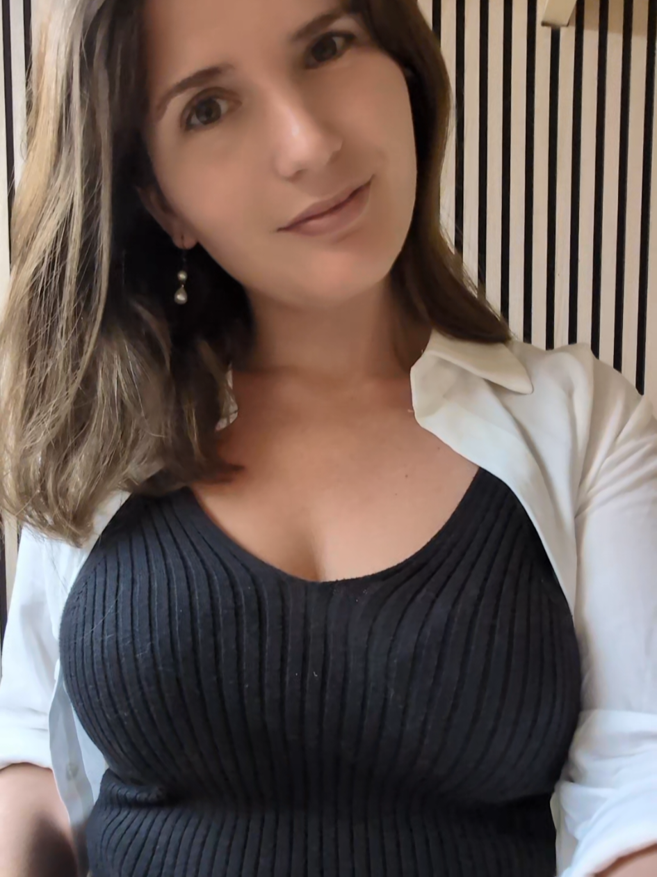 @justme-elena