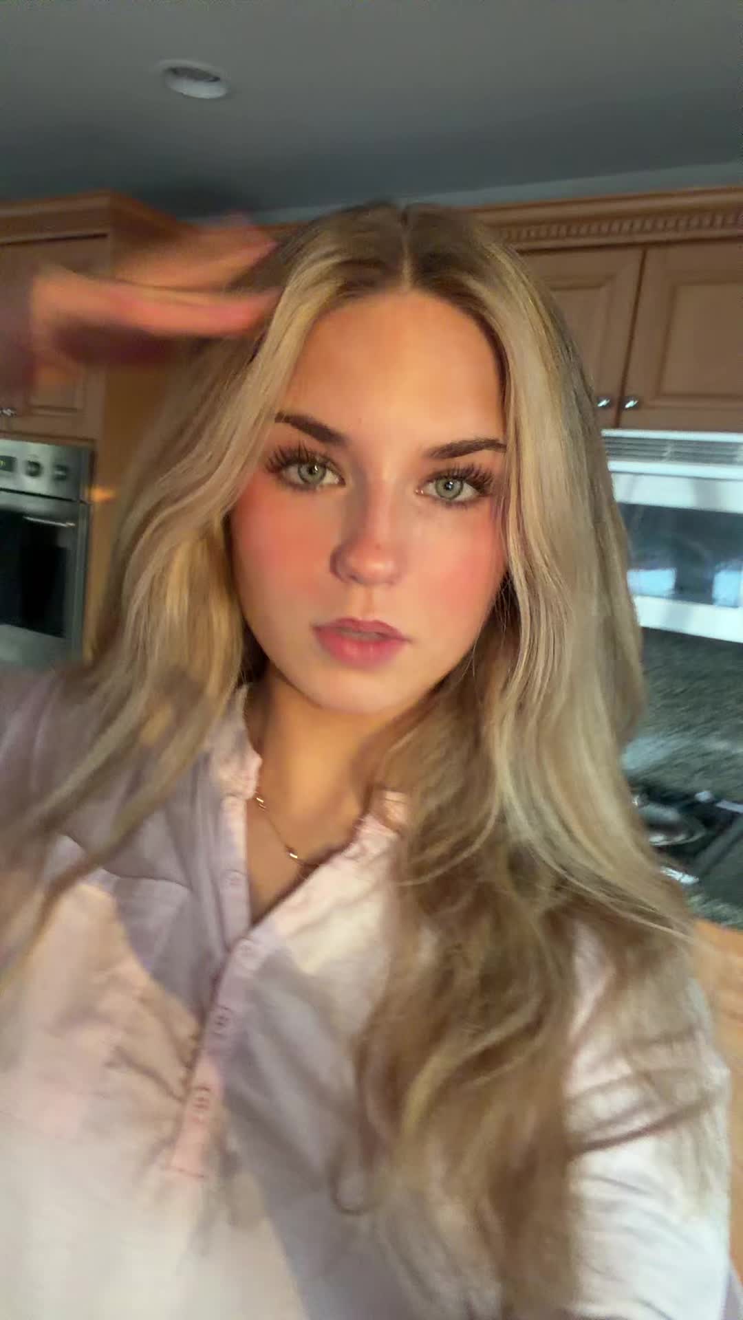 @🥂
