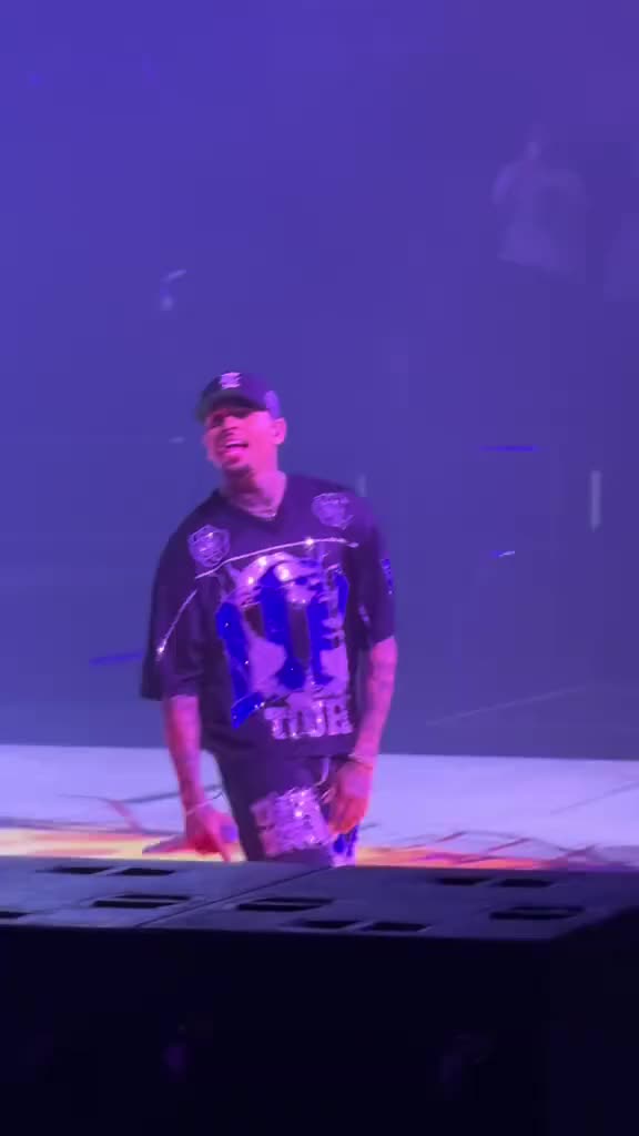 @IM NOT CHRIS BROWN