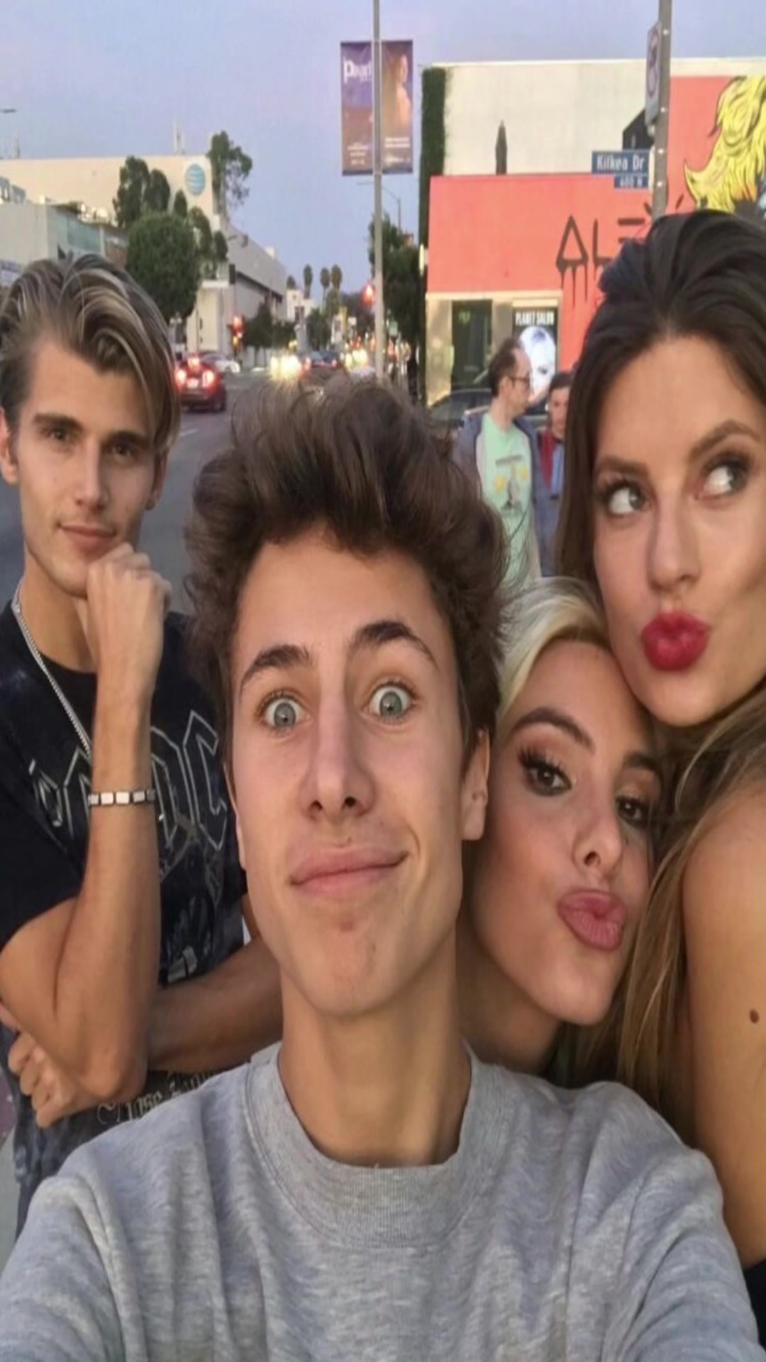 @⃟
