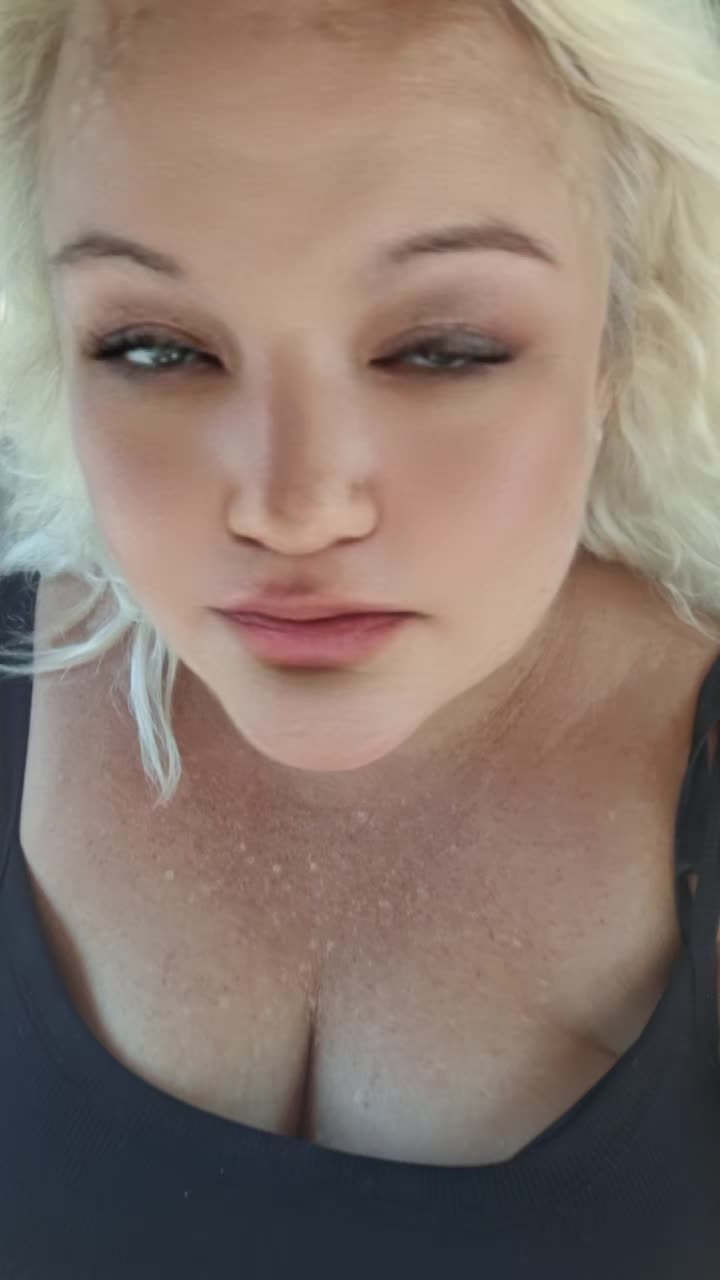 @April Robinson