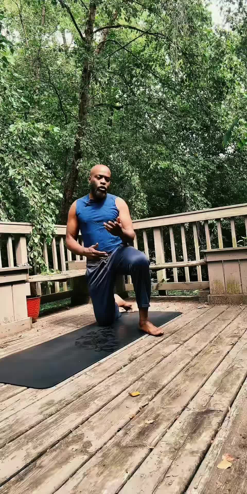 @akhuyoga.live