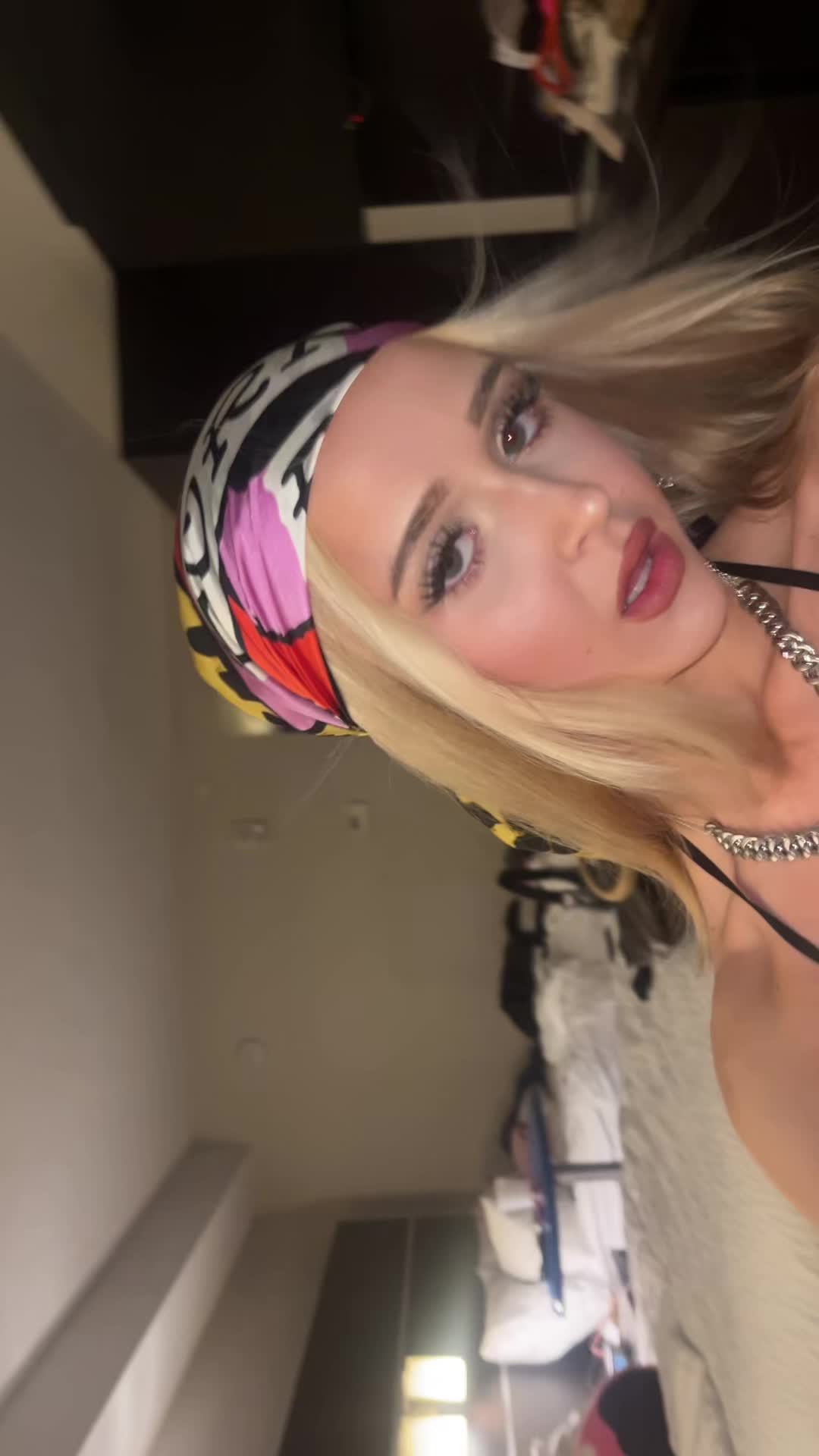 @rand0mg1rl.c0m