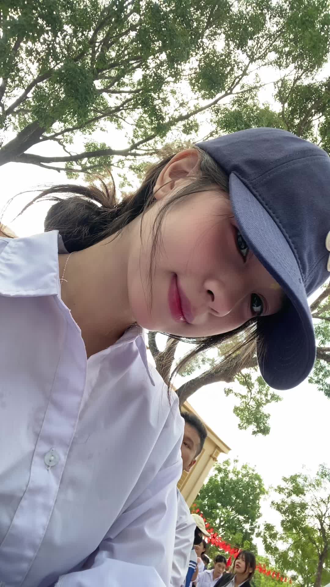 @Bống