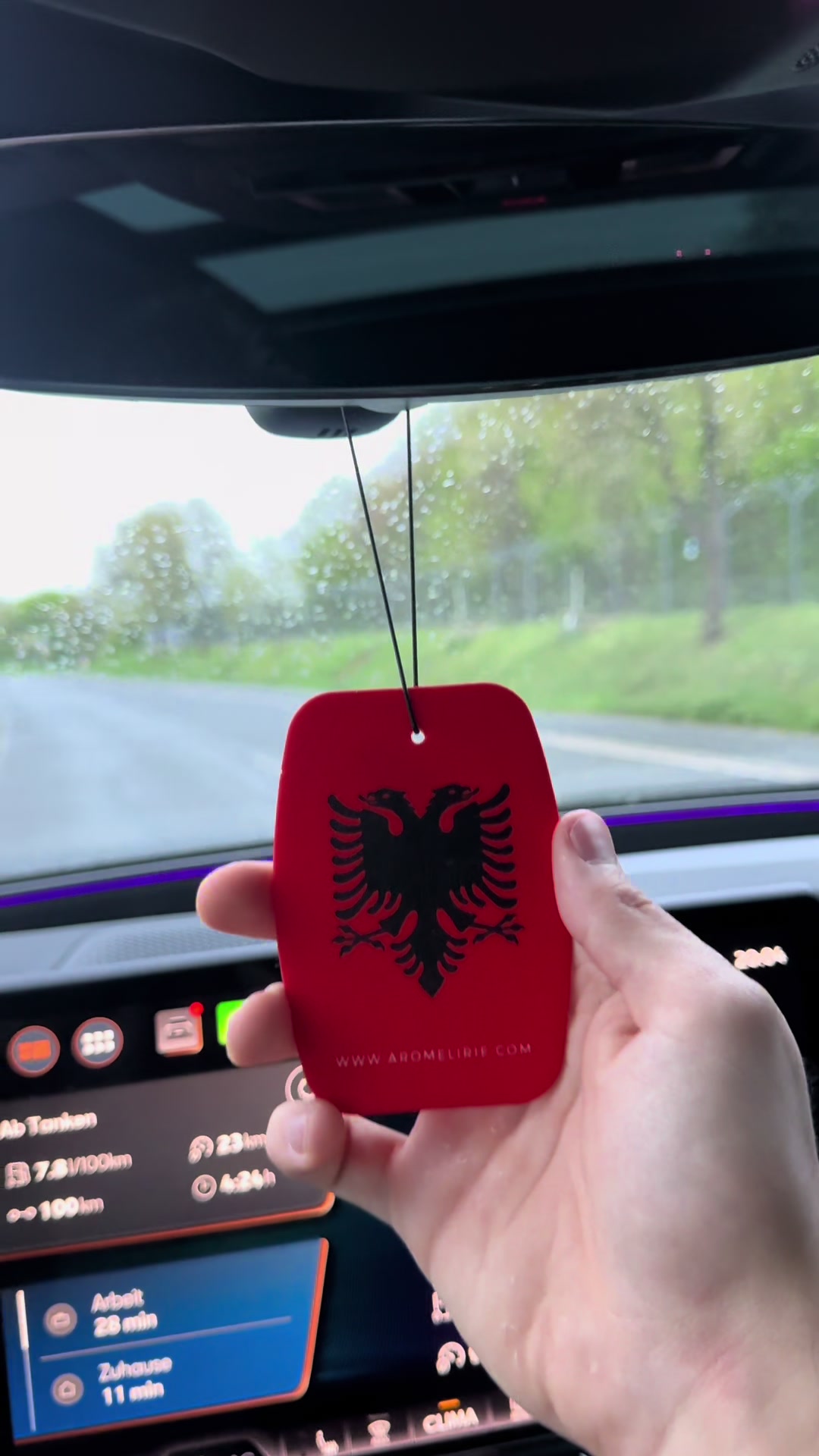 @Leonis | aromelirie.com