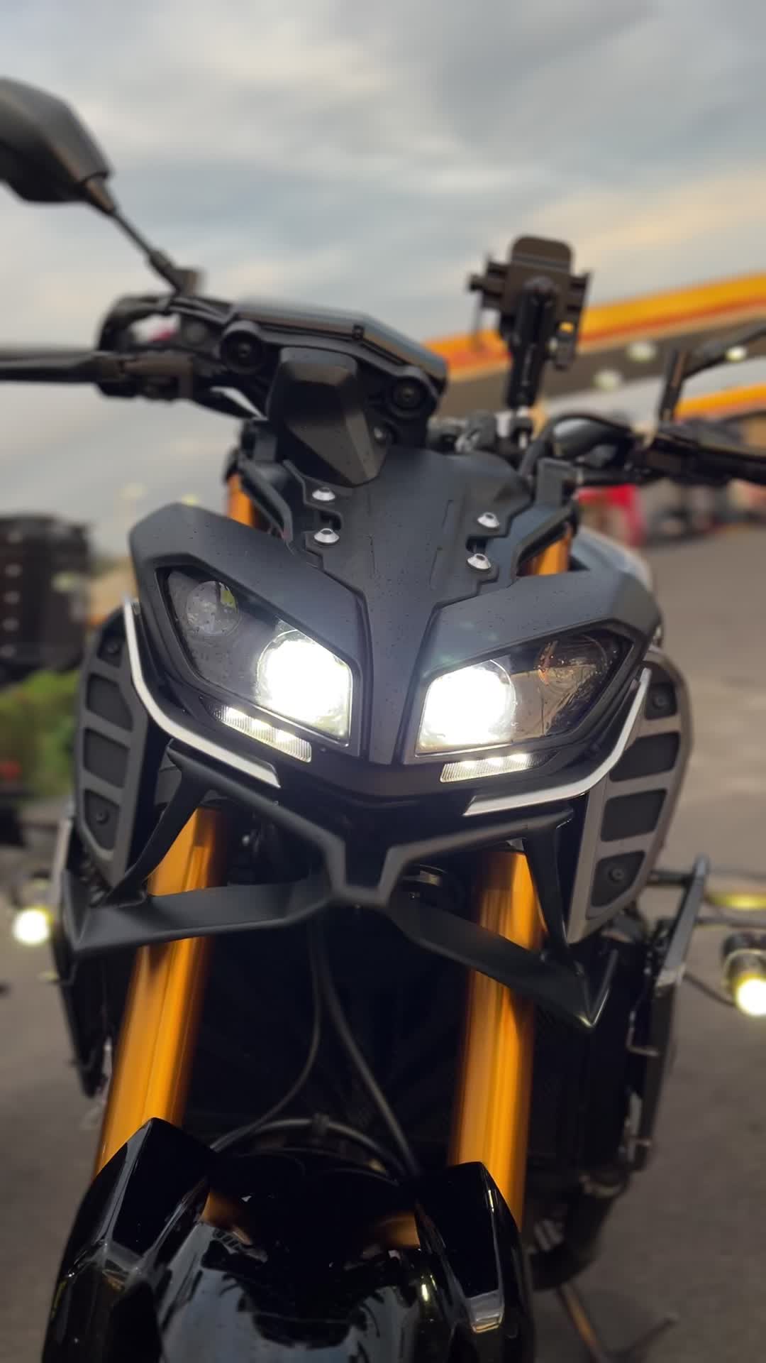@De Le&oacute;n R6