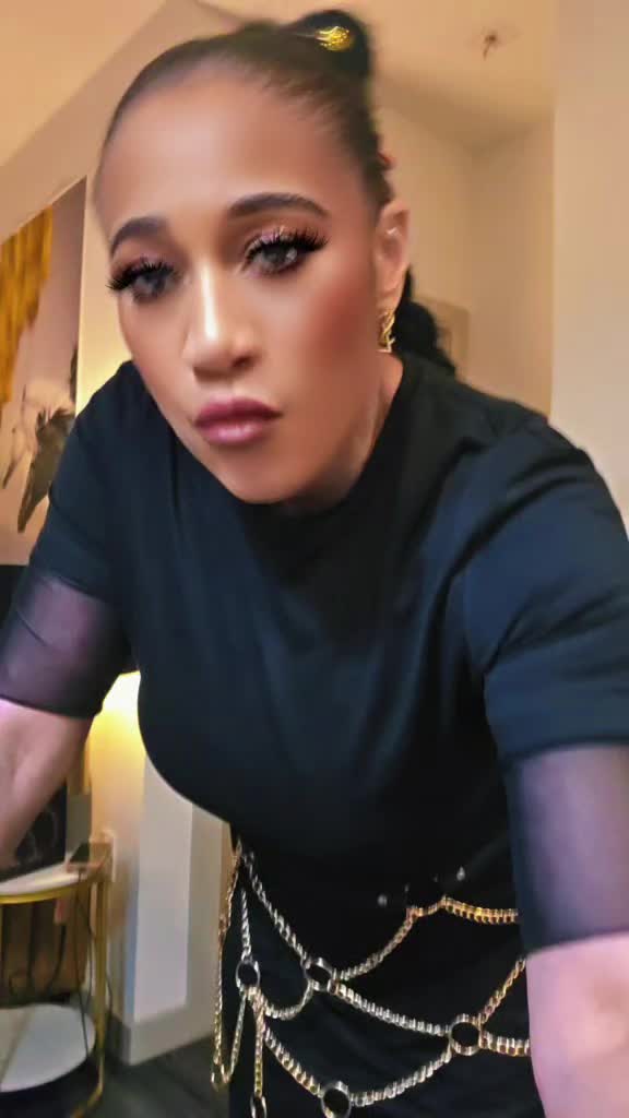 @Demi
