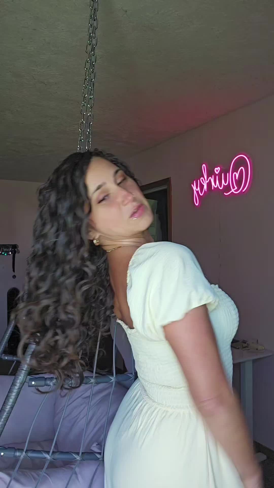 @Quirkyrn85.9®