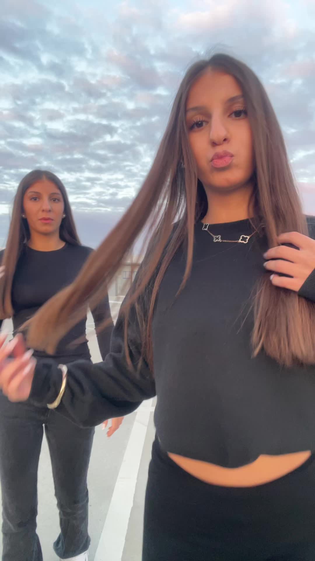 @👯&zwj;♀️