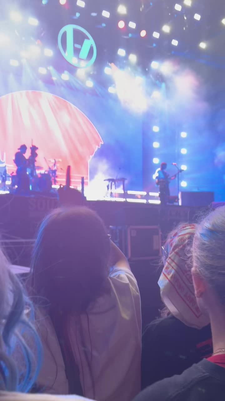 @goopstr |-/