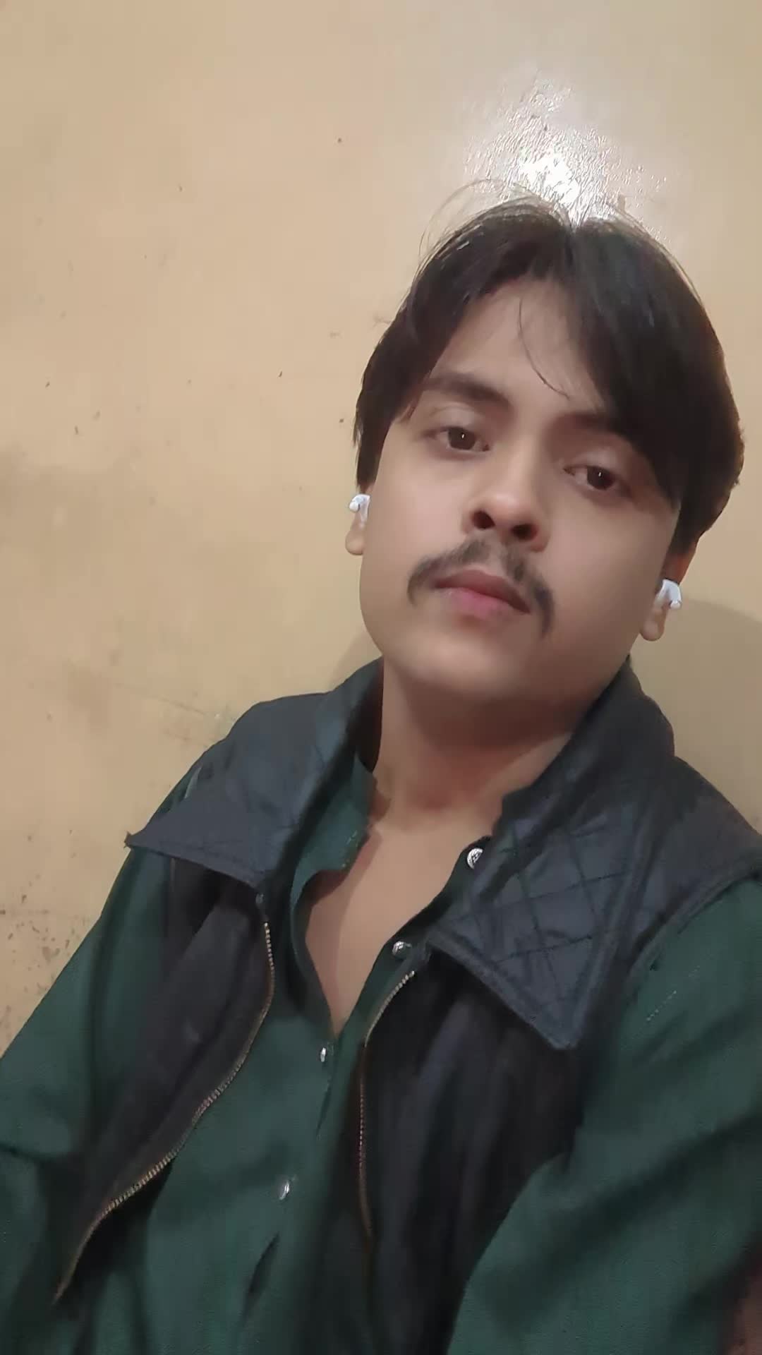@Uzishaikh7c