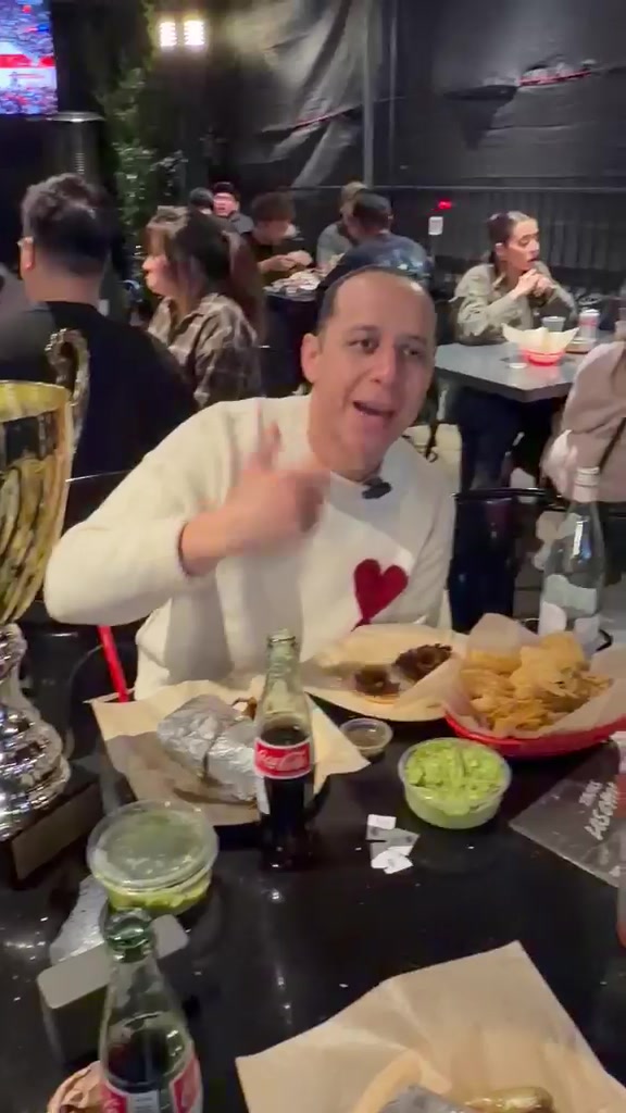 @TACOS LOS CHOLOS