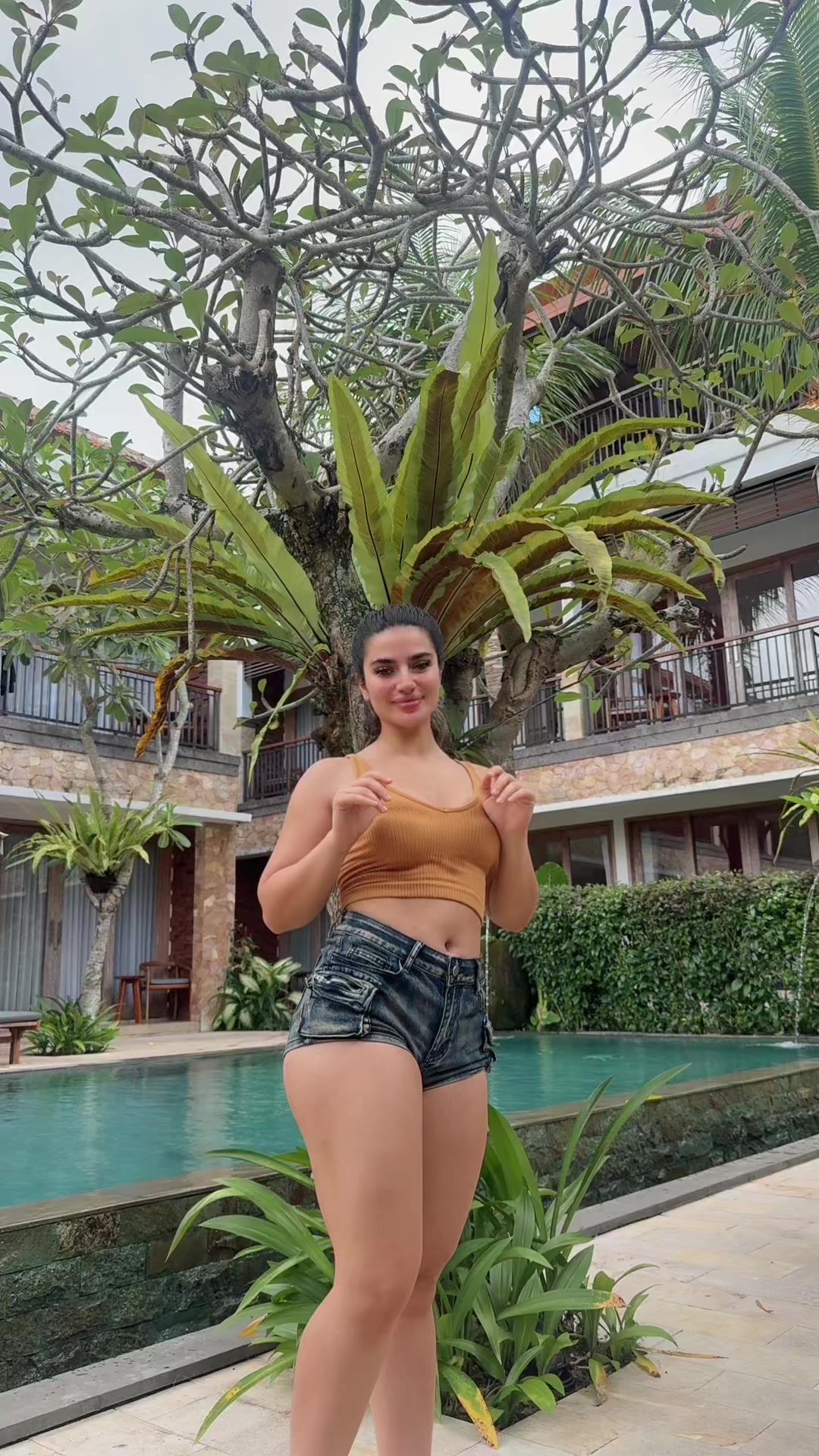 @queenmira