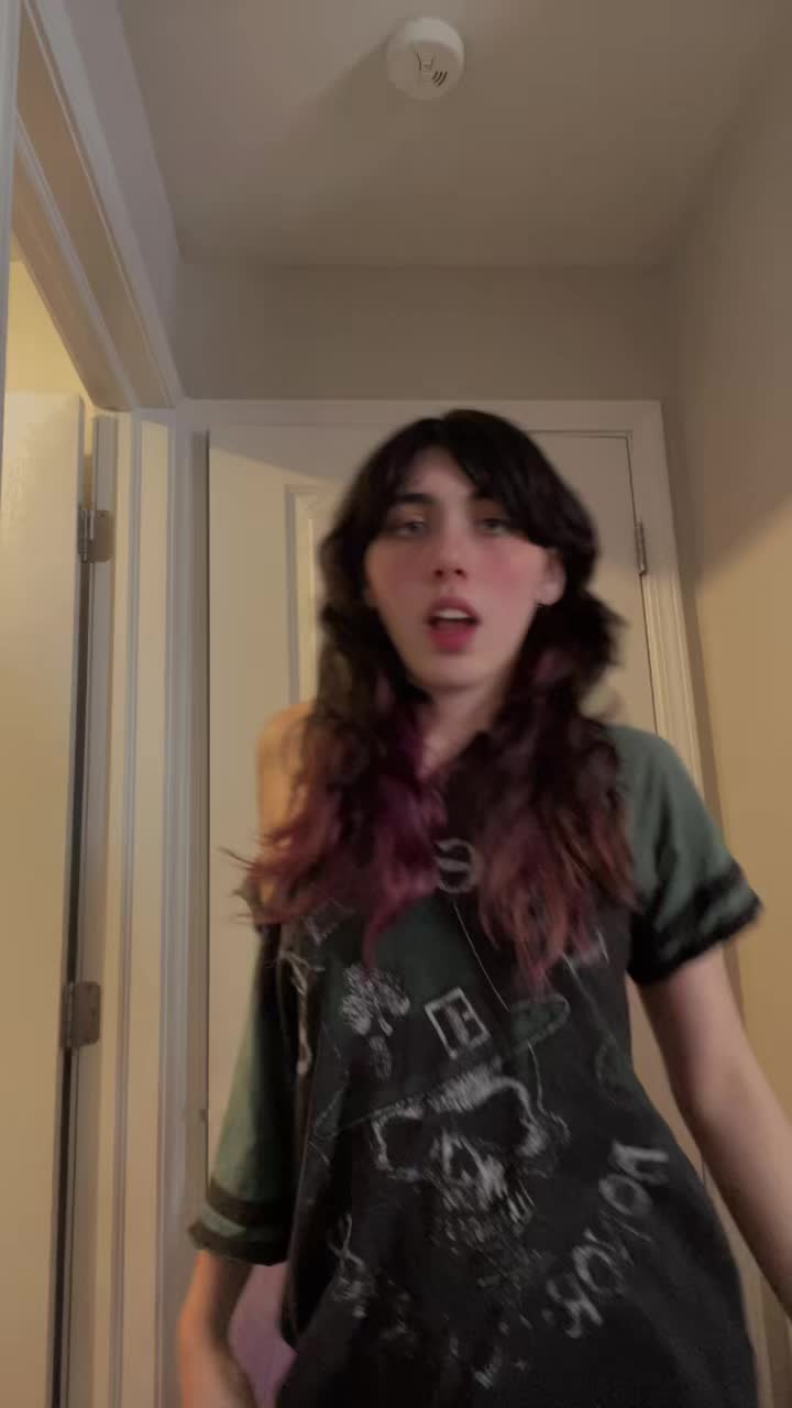 @<3 :}