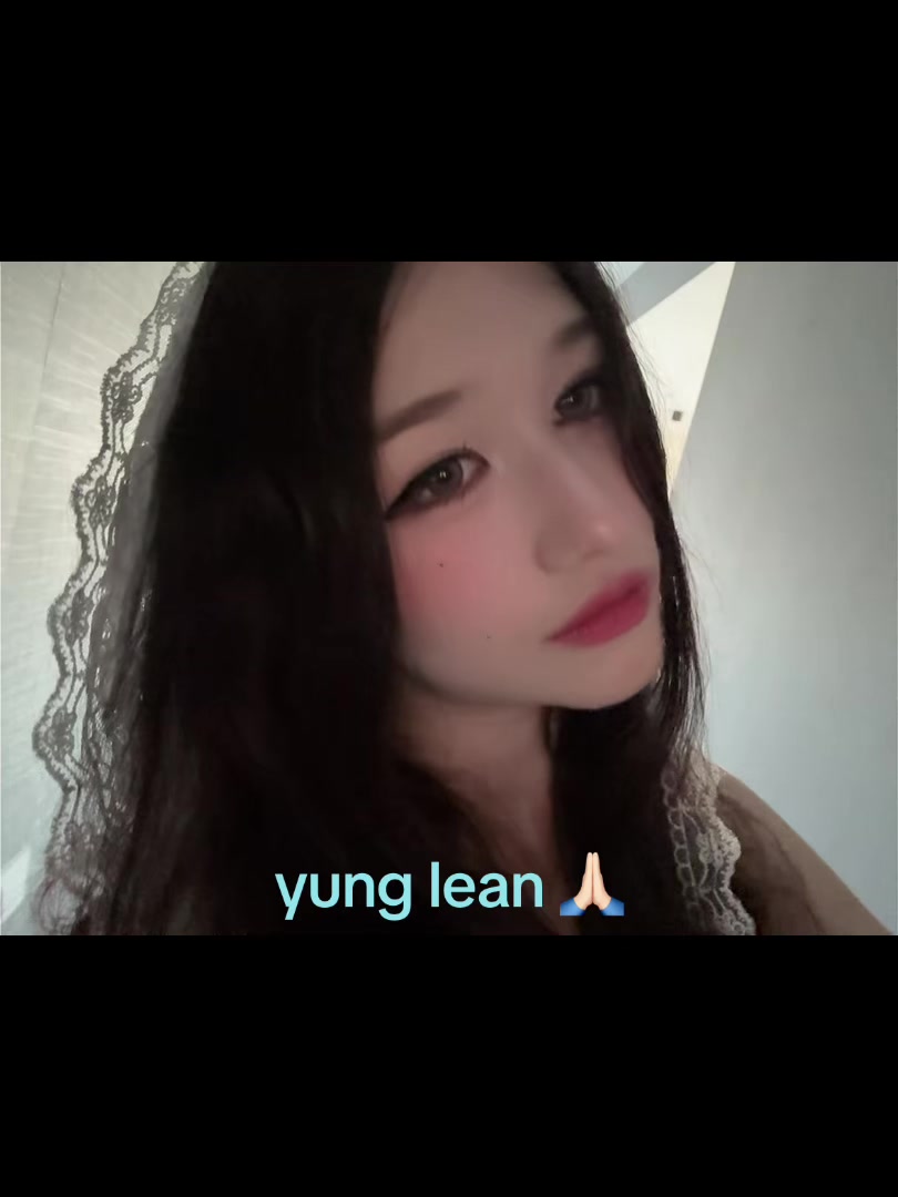 @^_<