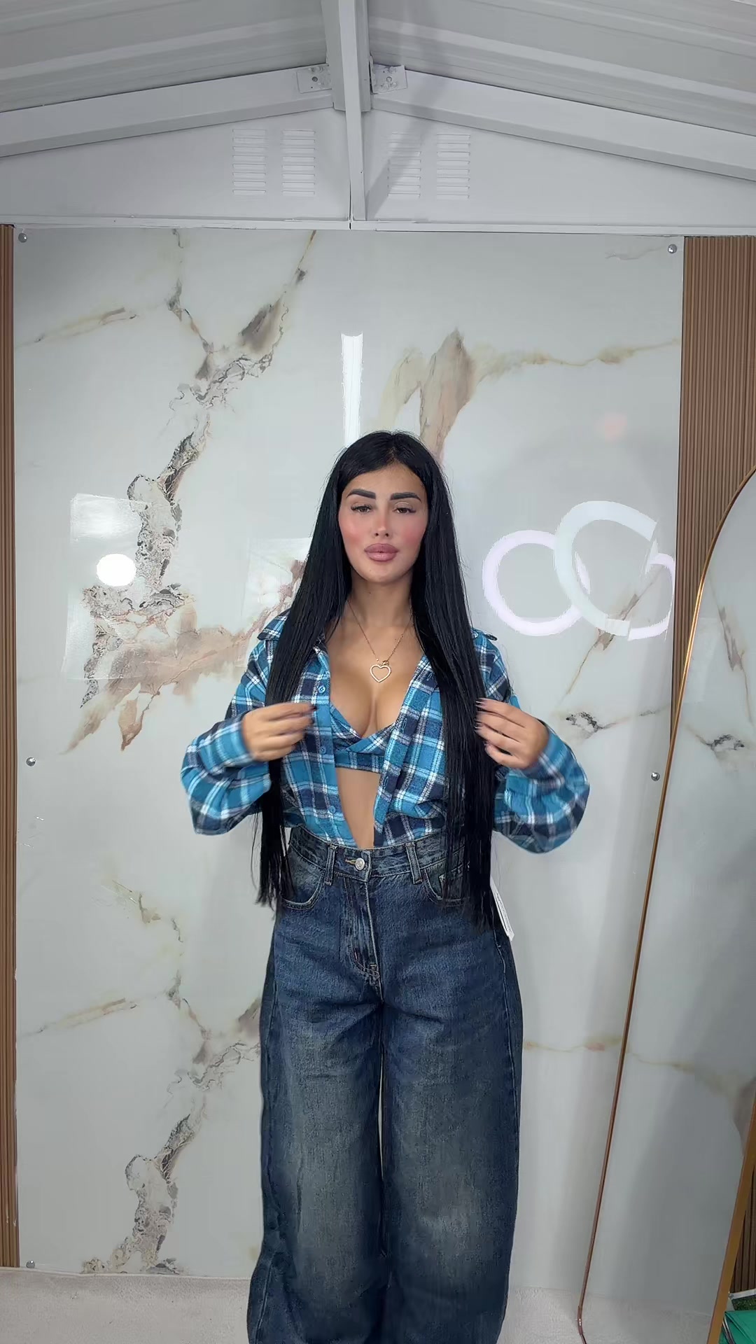 @Iconic look