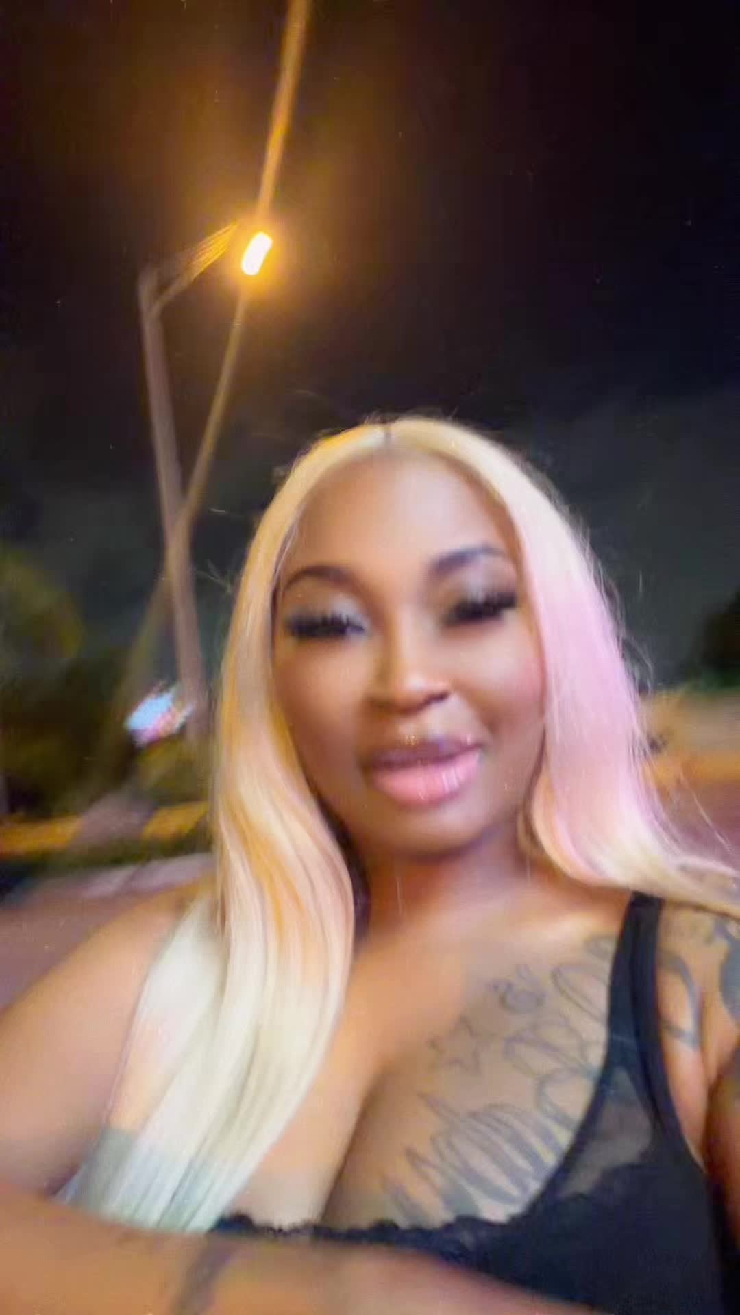 @Mesha Rose 🌹