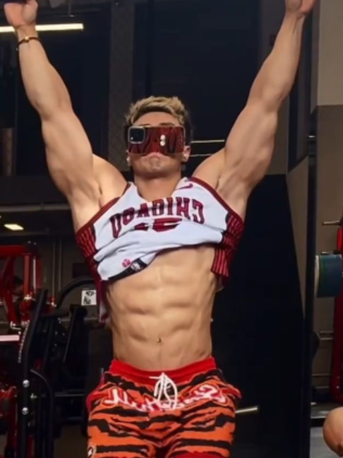 @Beautiful Muscle Male