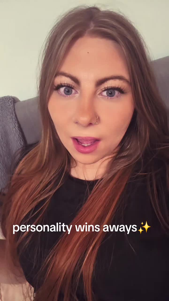 @Pheebz-honeybee 🐝💛🖤💛