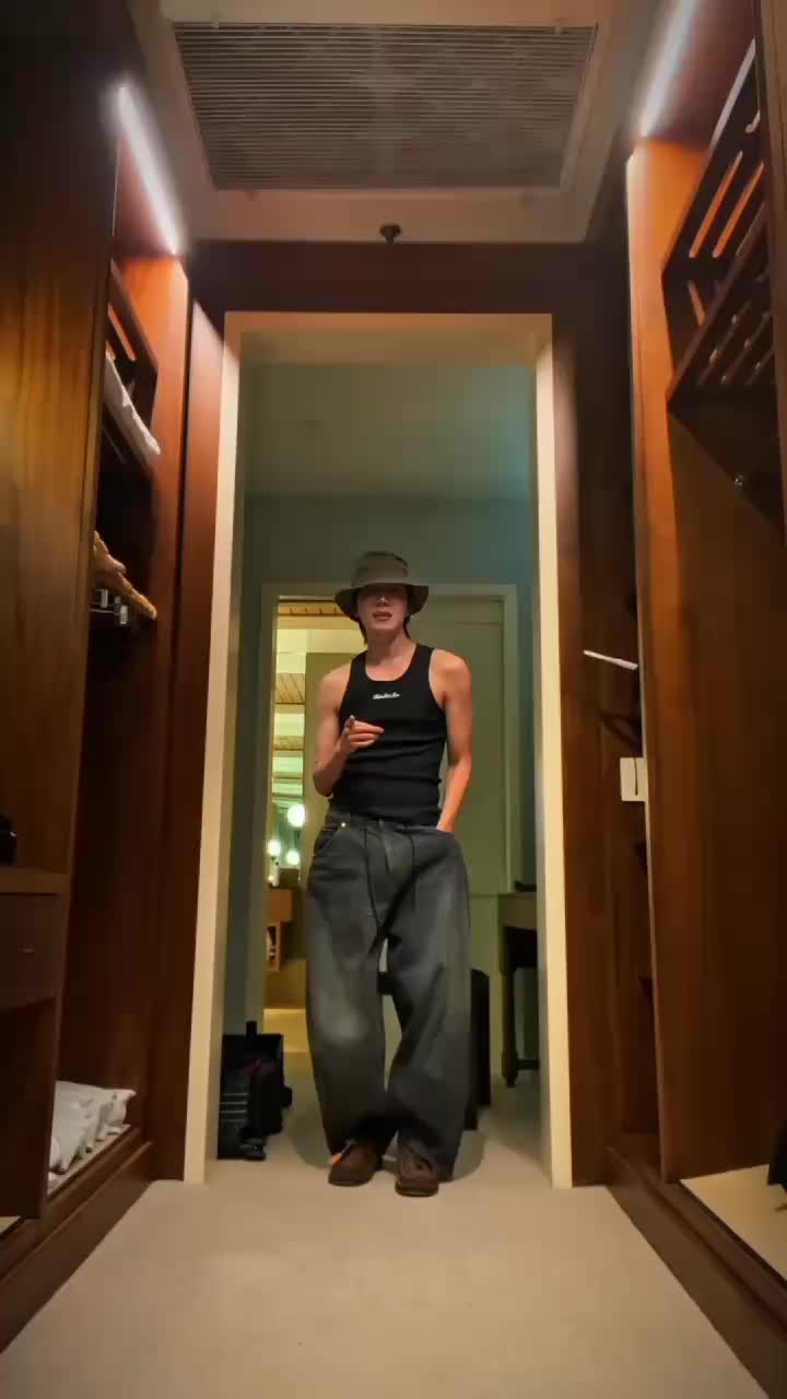 @lyvronia