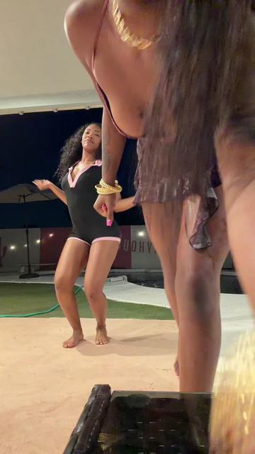 @Bri3
