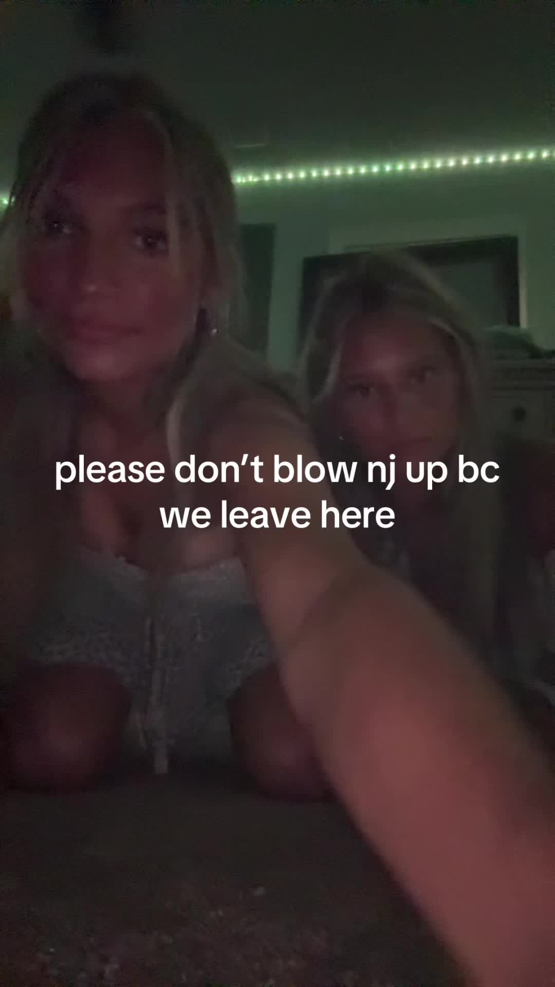 @👾