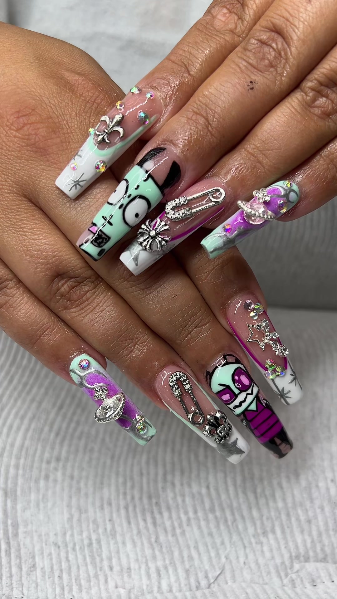 @MiMi 🎨🦋👑🦄