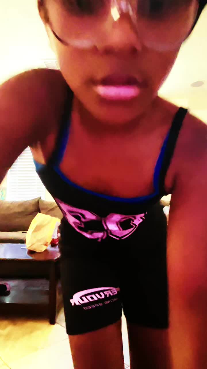 @ChelleyB0SS