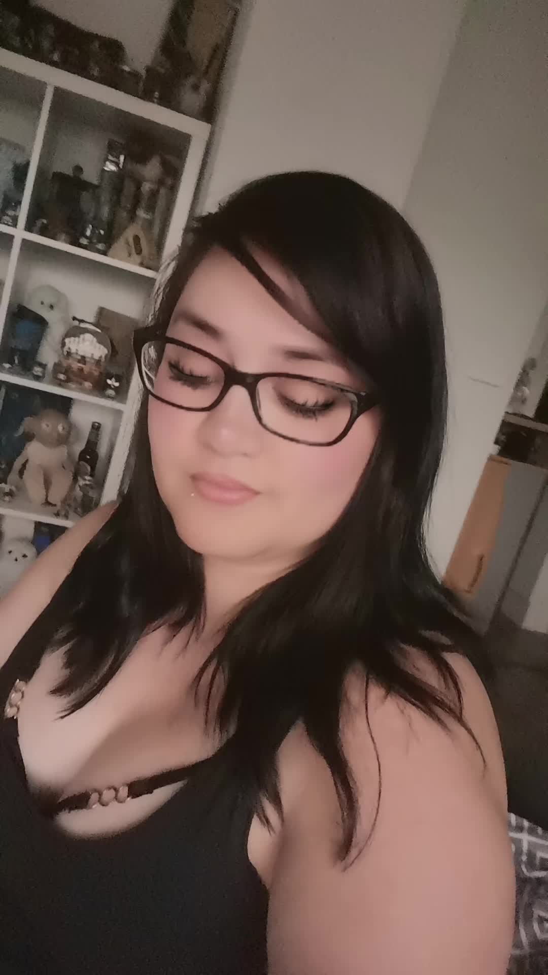 @RacheEngel1993😈