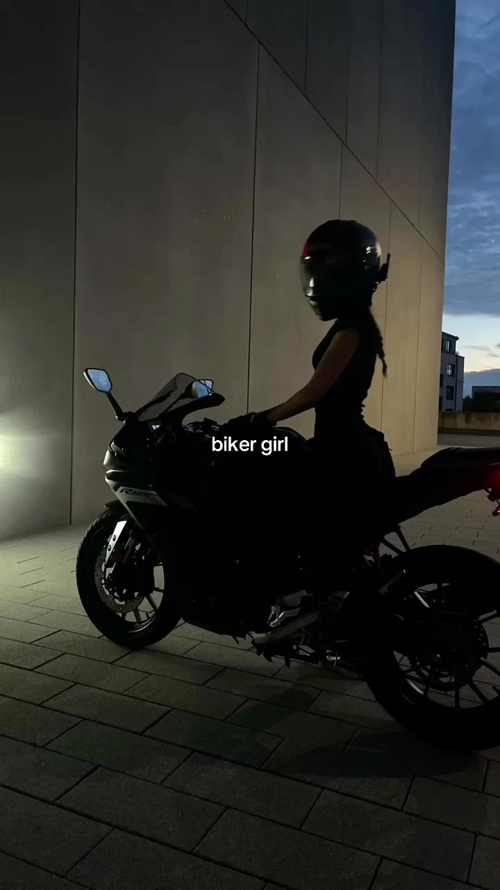 @𝒱