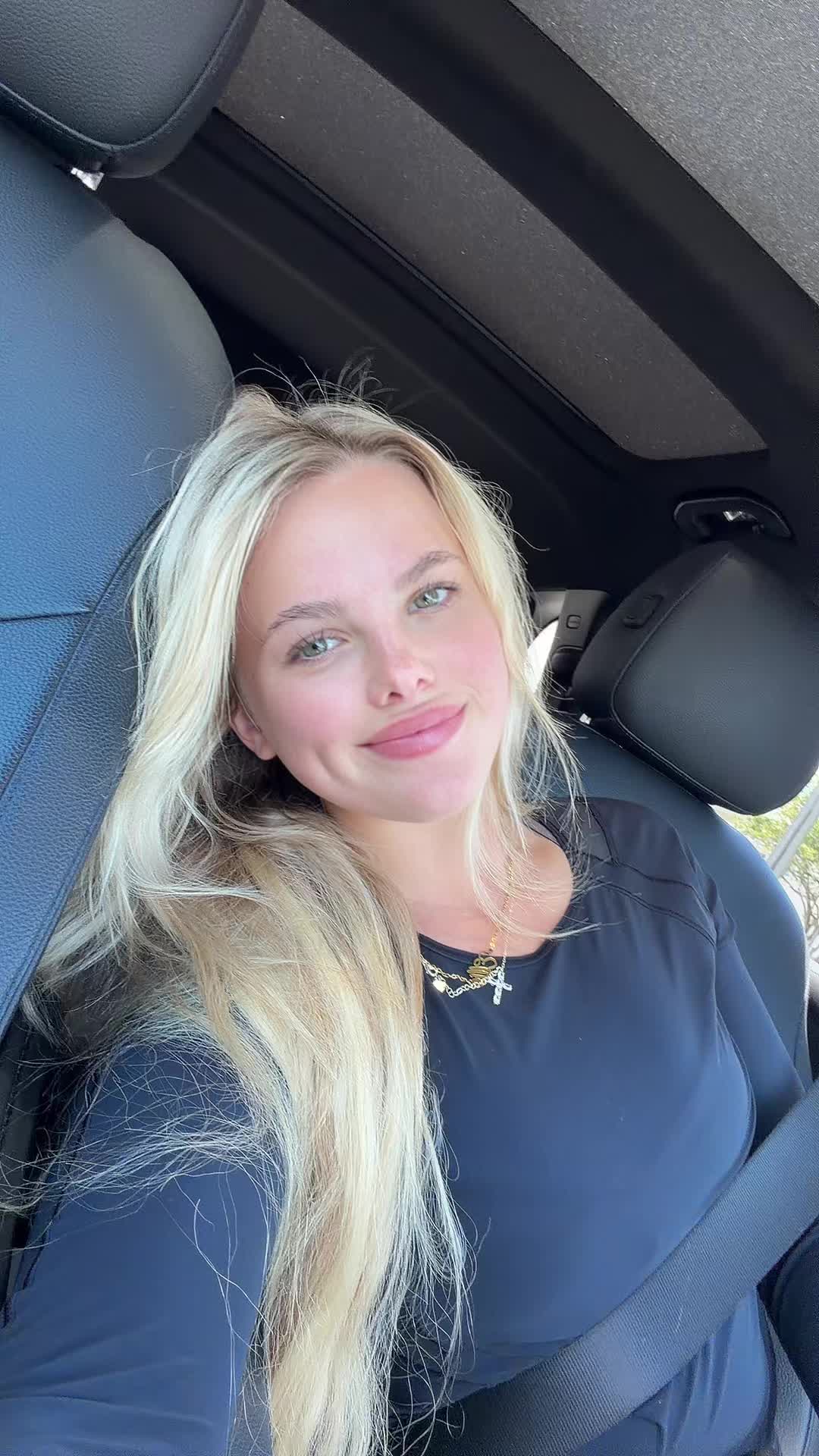 @elliebluegregoria