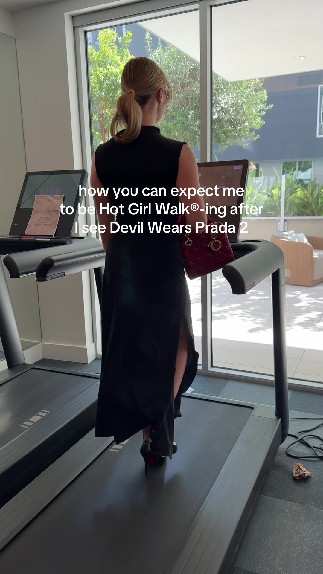 @Mia Lind | Hot Girl Walk®