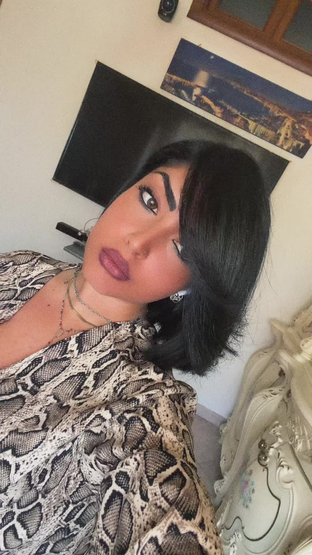 @Ilaria_