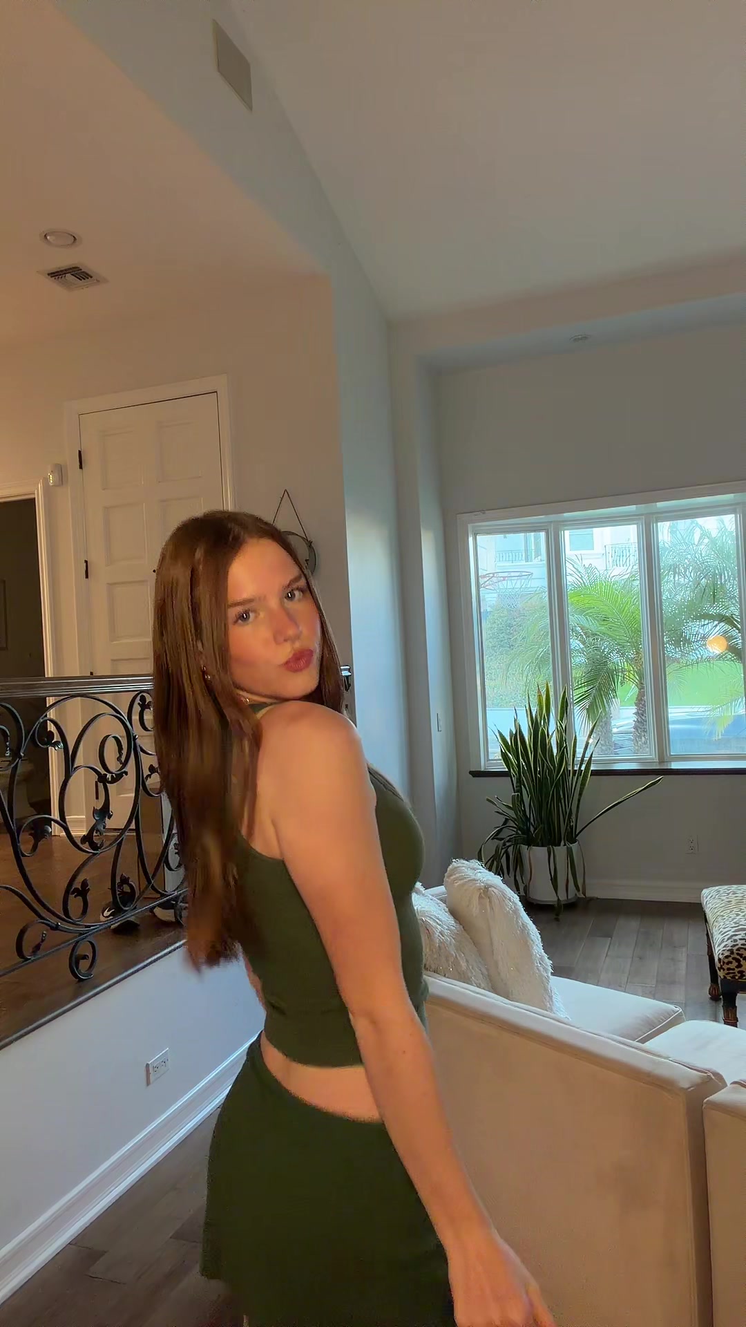 @Ellarose
