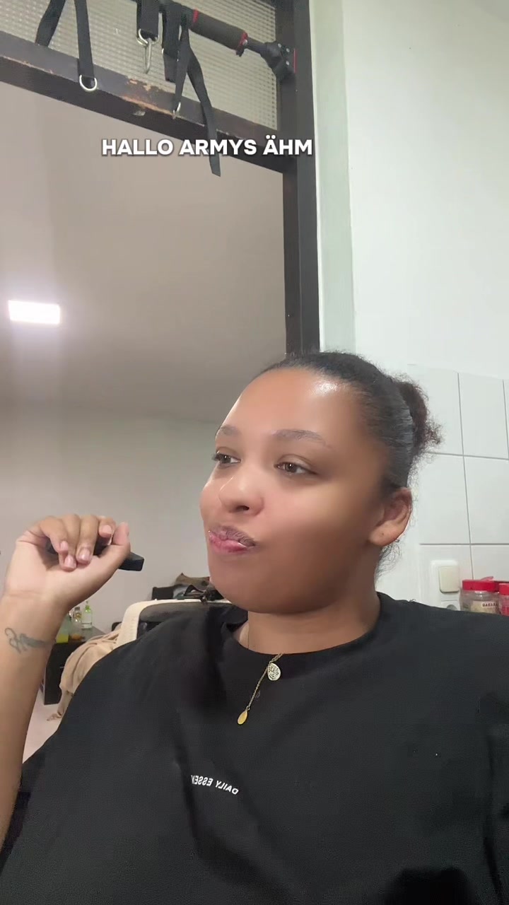 @Moniquee
