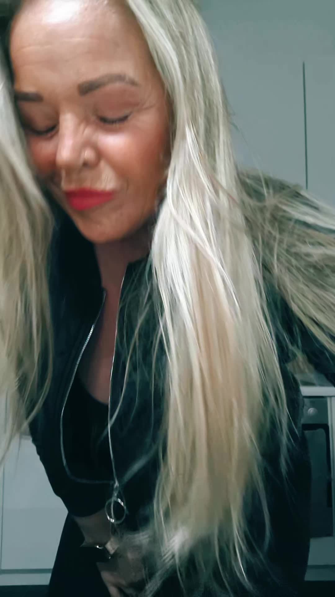 @🎶🇩🇪Janine 🇩🇪🎧