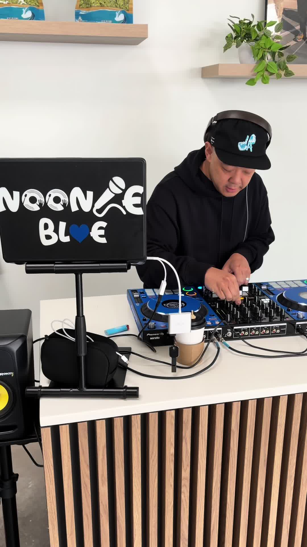 @DJ Noonie Blue