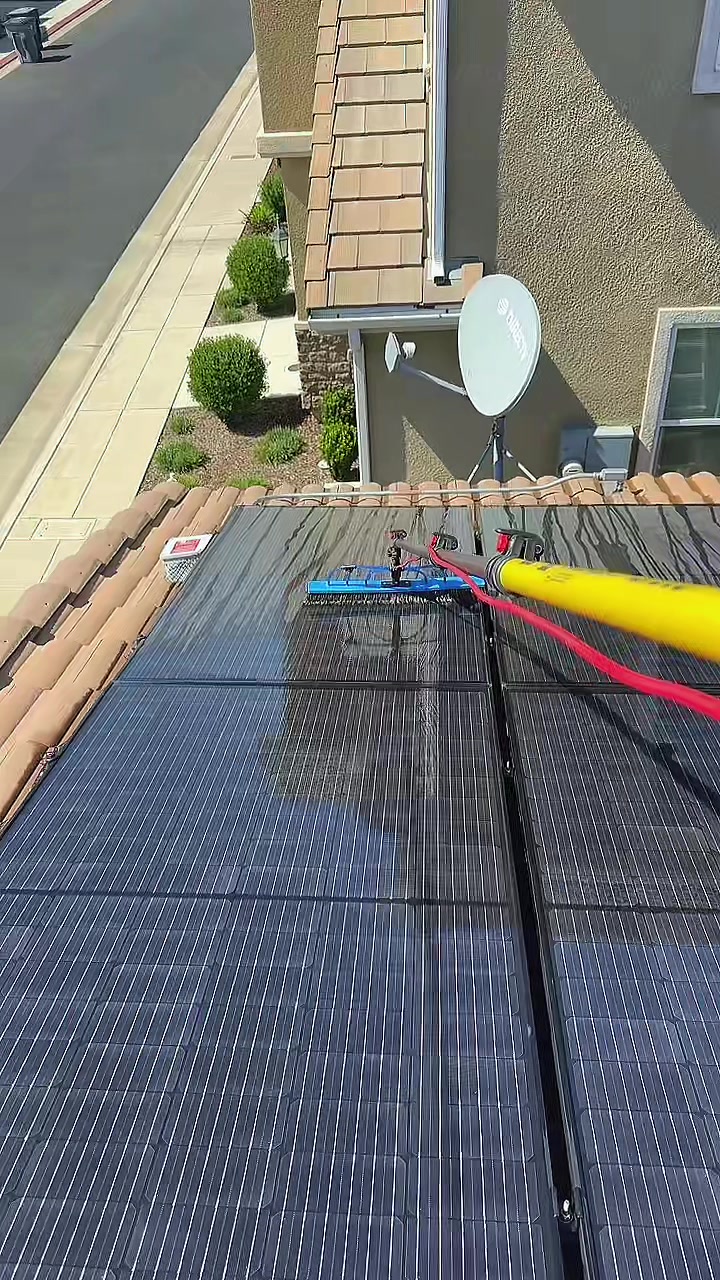 @Nick_HuuCal_Solar_Cleaning