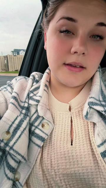@Sabrina🌻🖤