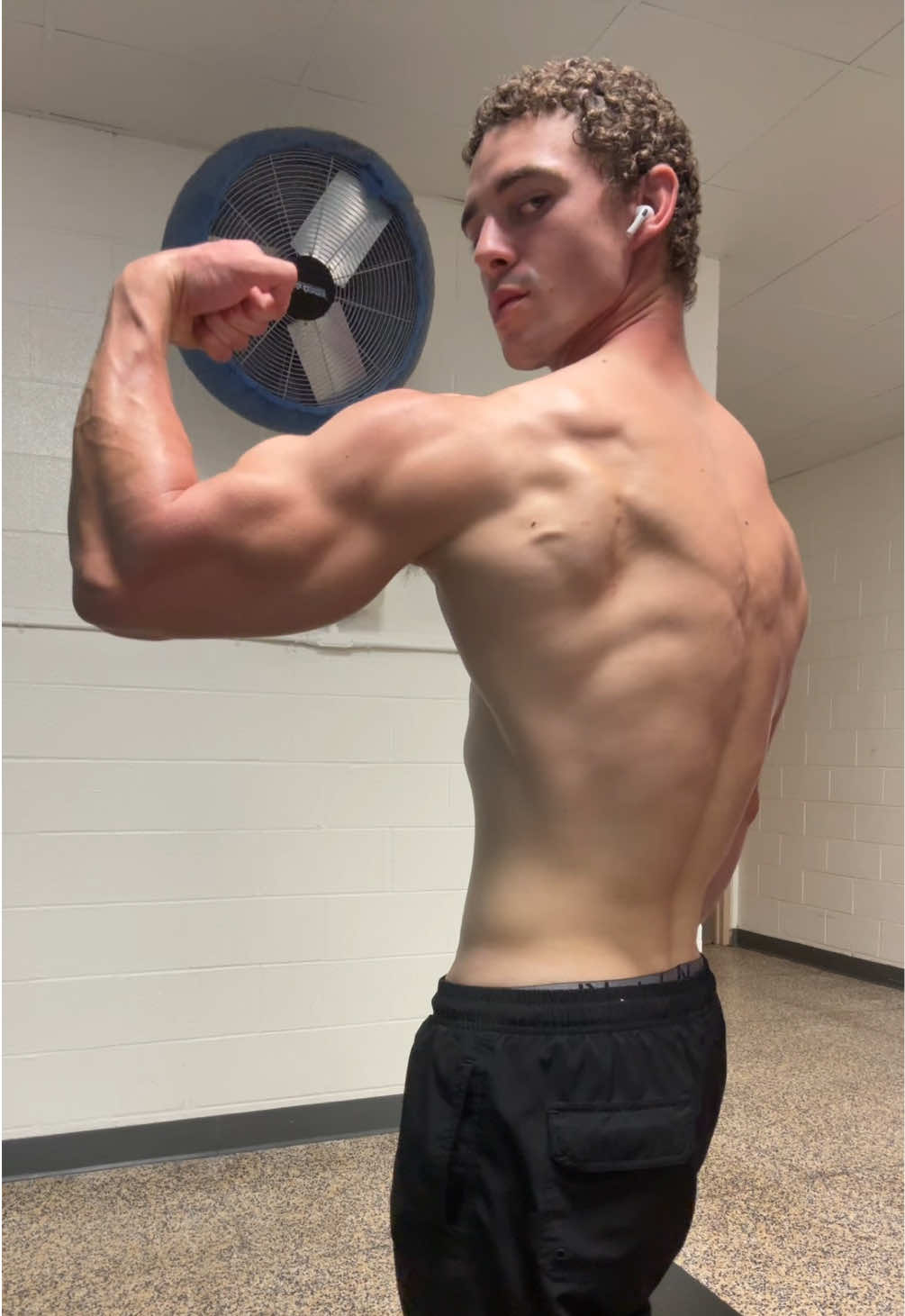 @curly.