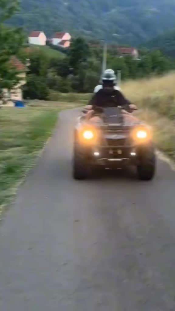 @Anonimus je teta
