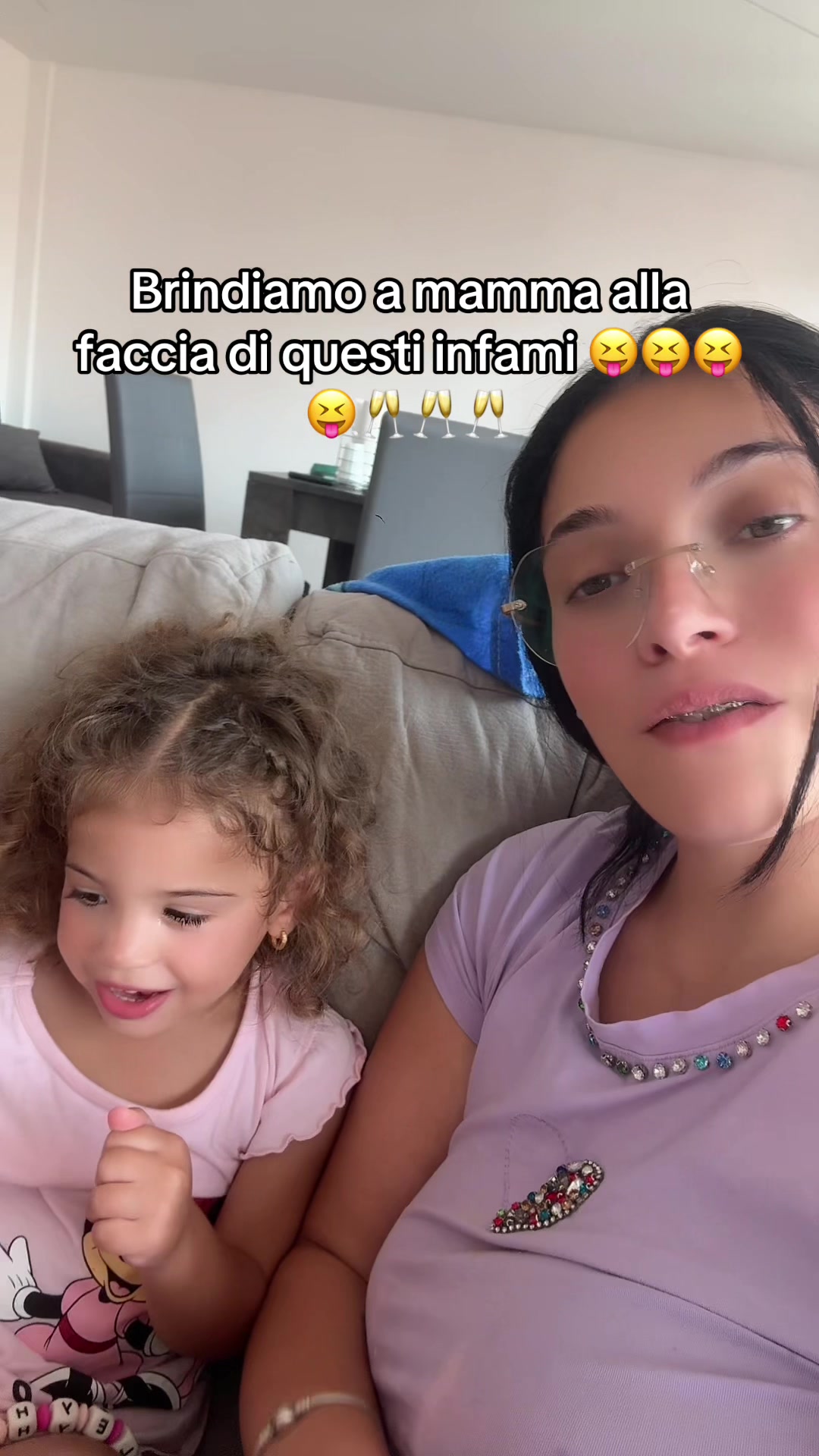 @Desi Simone Zuleyha🎀👨👩👧