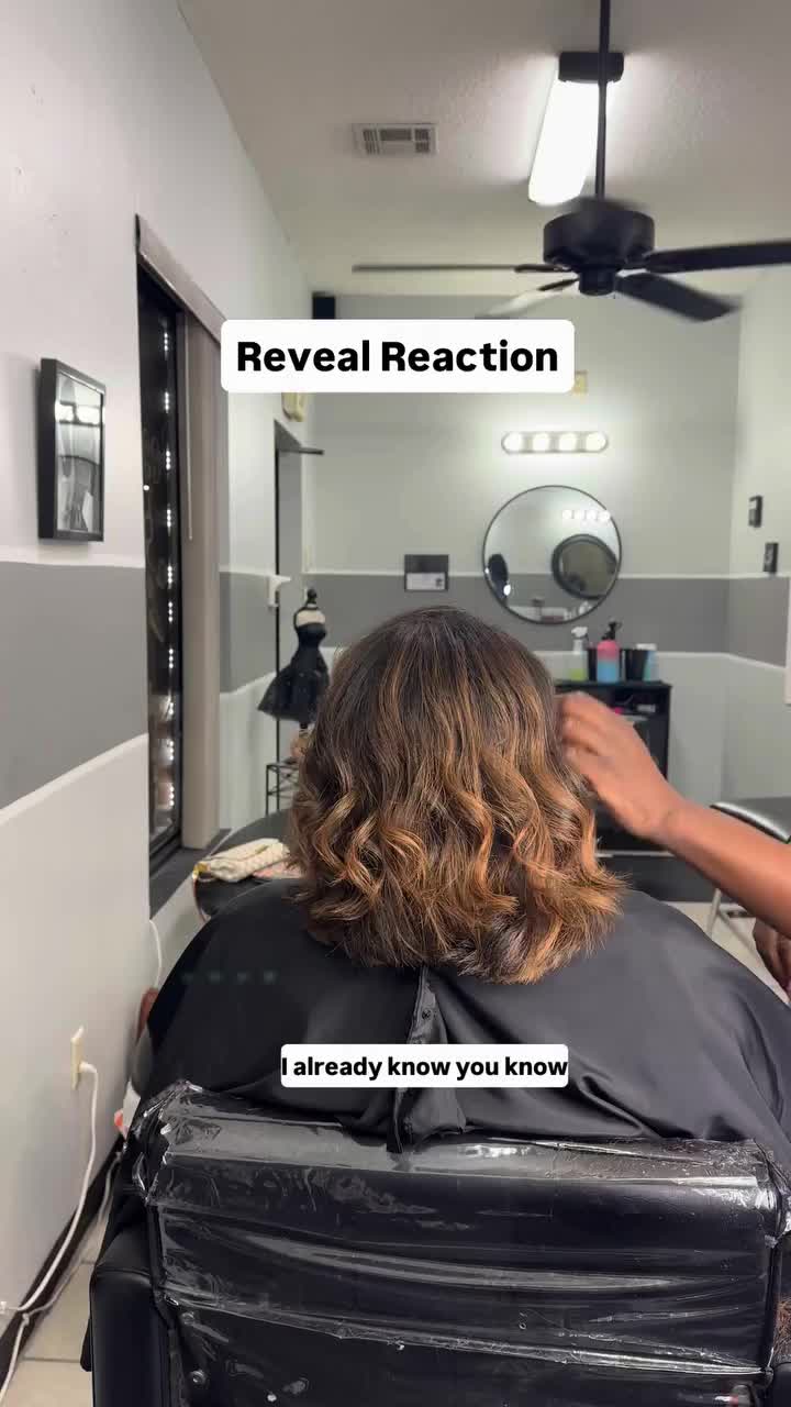 @Strawberricurls | Hairstylist