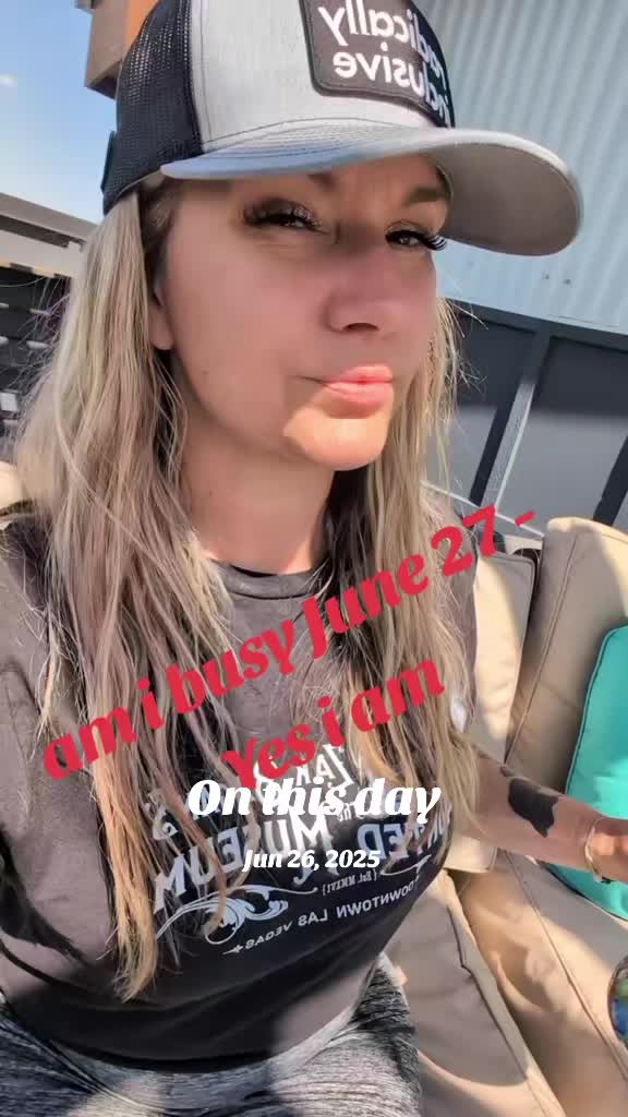 @Angie☮️