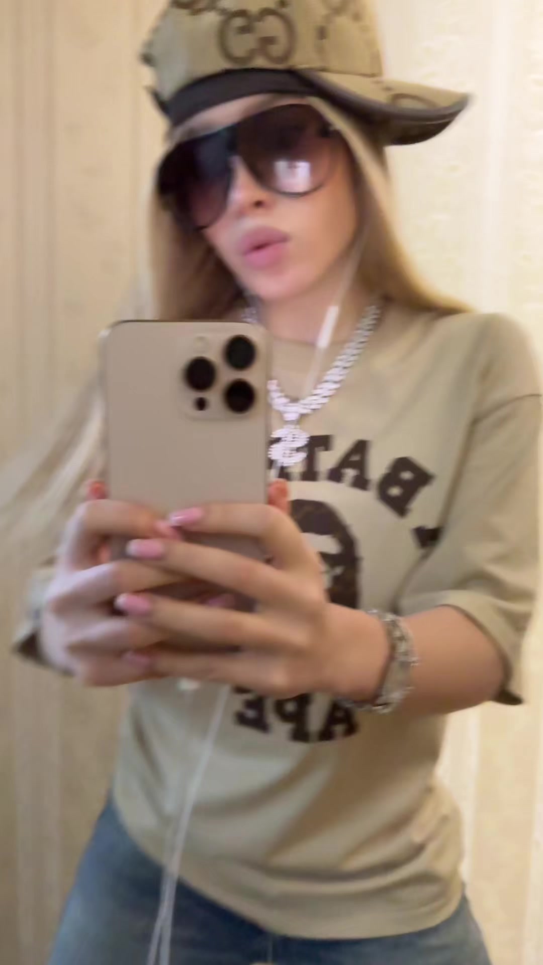@lizzitak