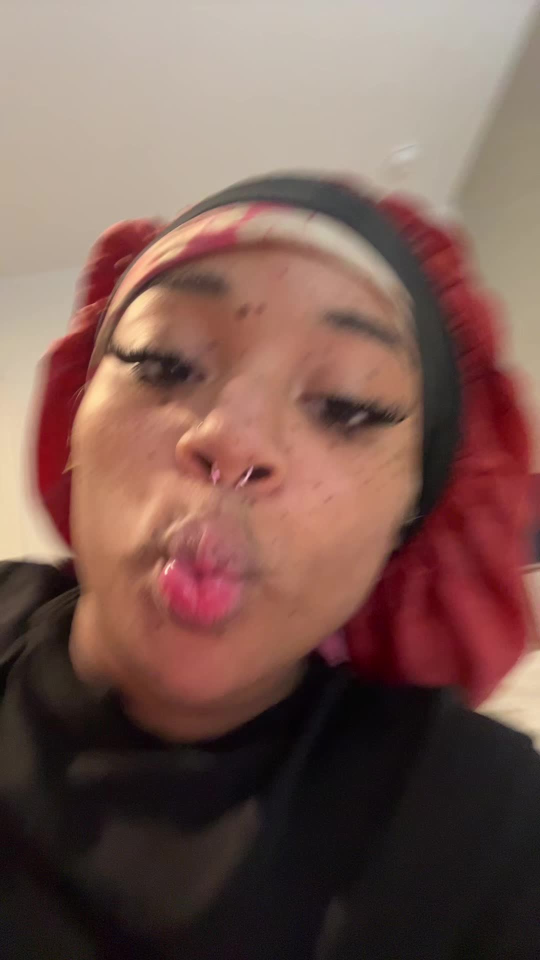 @👩🏽🦰